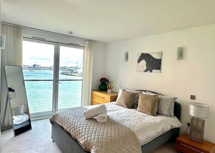 Luxury Apartment In Canary Wharf